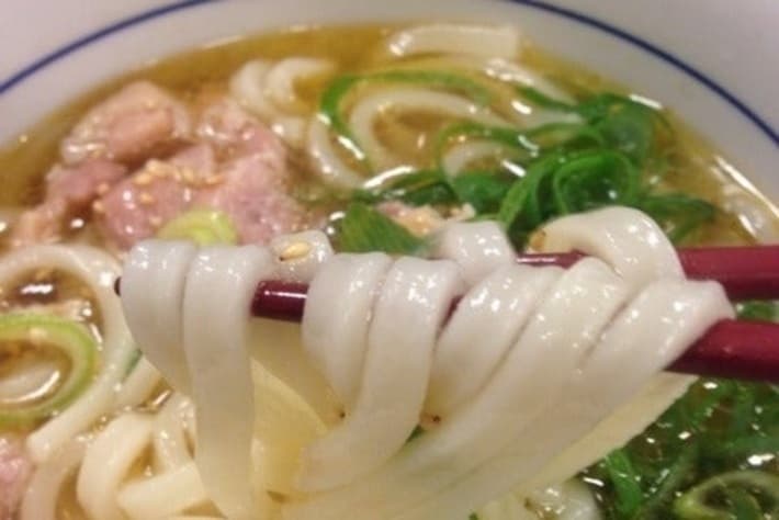 鶏もも肉と長ネギのオカケンうどん