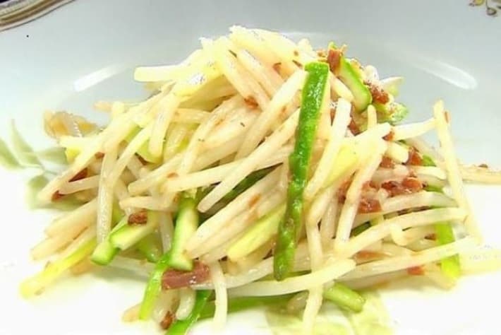 もやしとアスパラのオカケン炒め