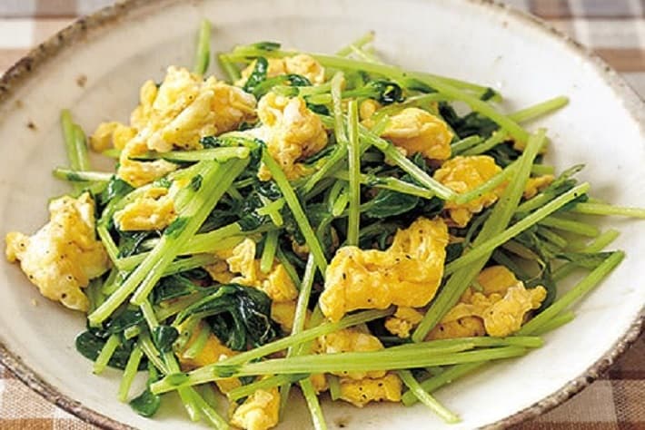 豆苗と卵のオカケン炒め