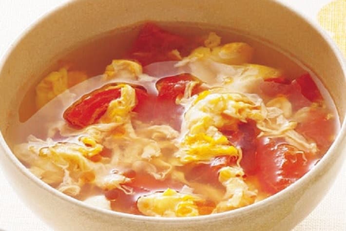 トマトと卵のオカケンスープ